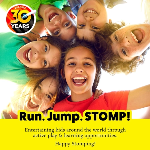 Foto de Stomp Rocket Ultra LED Rocket Launcher for Kids, 6 LED Foam Tipped Rockets - Fun Backyard & Outdoor Kids Toys Gifts for Boys & Girls - Toy Foam Blaster Set - Multi-Player Adjustable Launch Stand